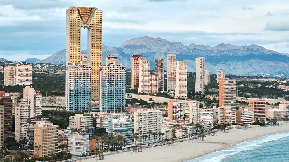 Vista panorámica de la ciudad de Benidorm - inversión extranjera en inmuebles