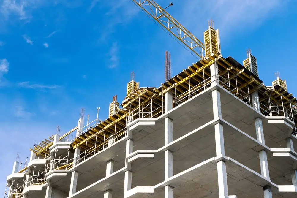 Edificio de hormigón en construcción - Precio de la vivienda